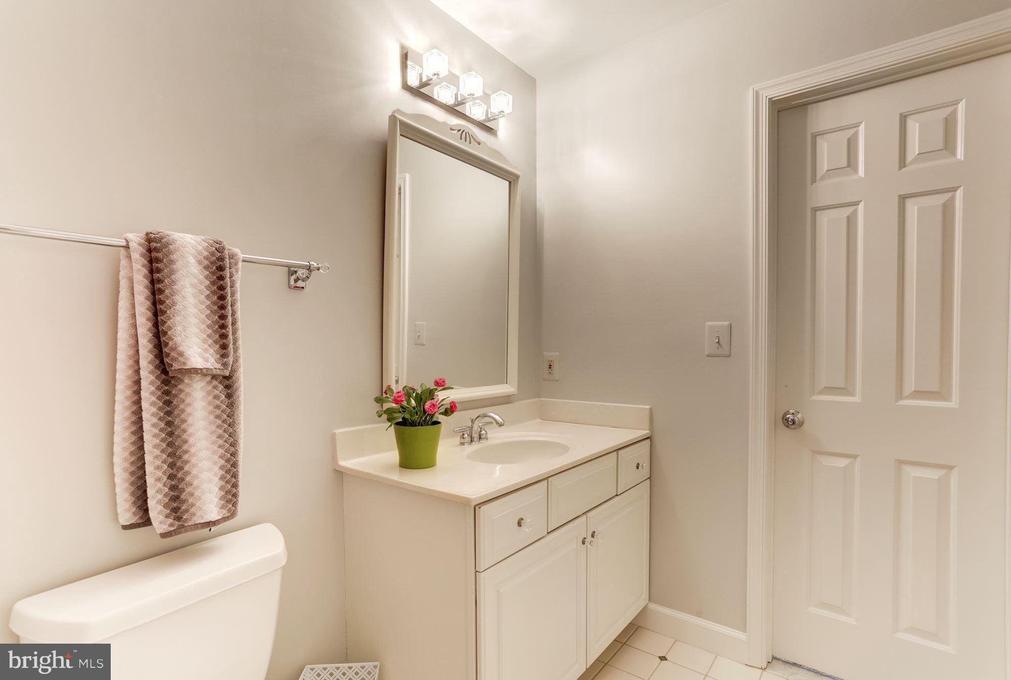 7826 Stable Way Potomac, MD 20854 - Photo 22 of 30 Bath