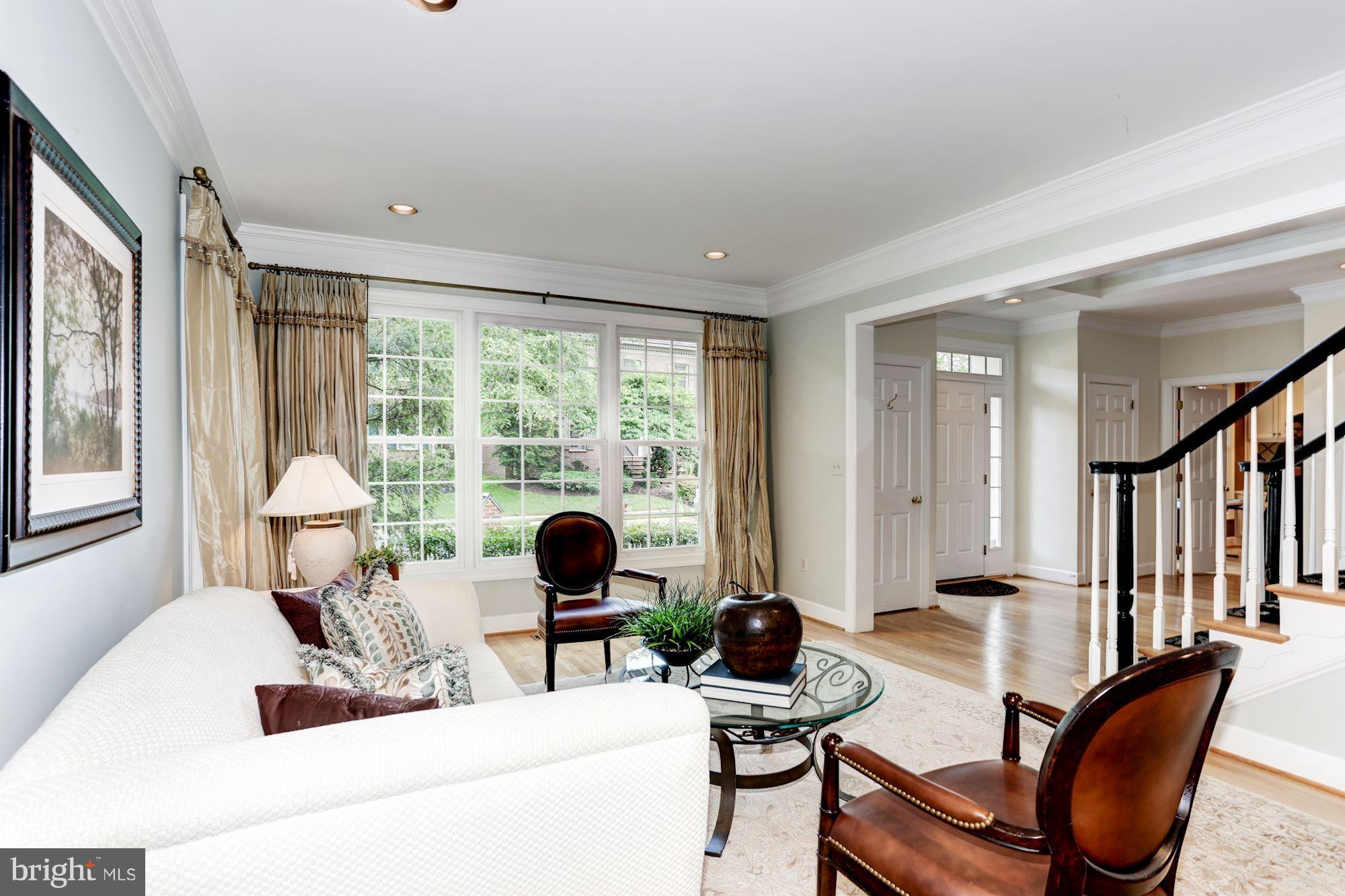 7826 Stable Way Potomac, MD 20854 - Photo 5 of 30 Living Room