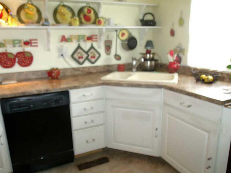 107 Lark Road New Alexandria, PA 15670 - Photo 8 of 14 Kitchen.