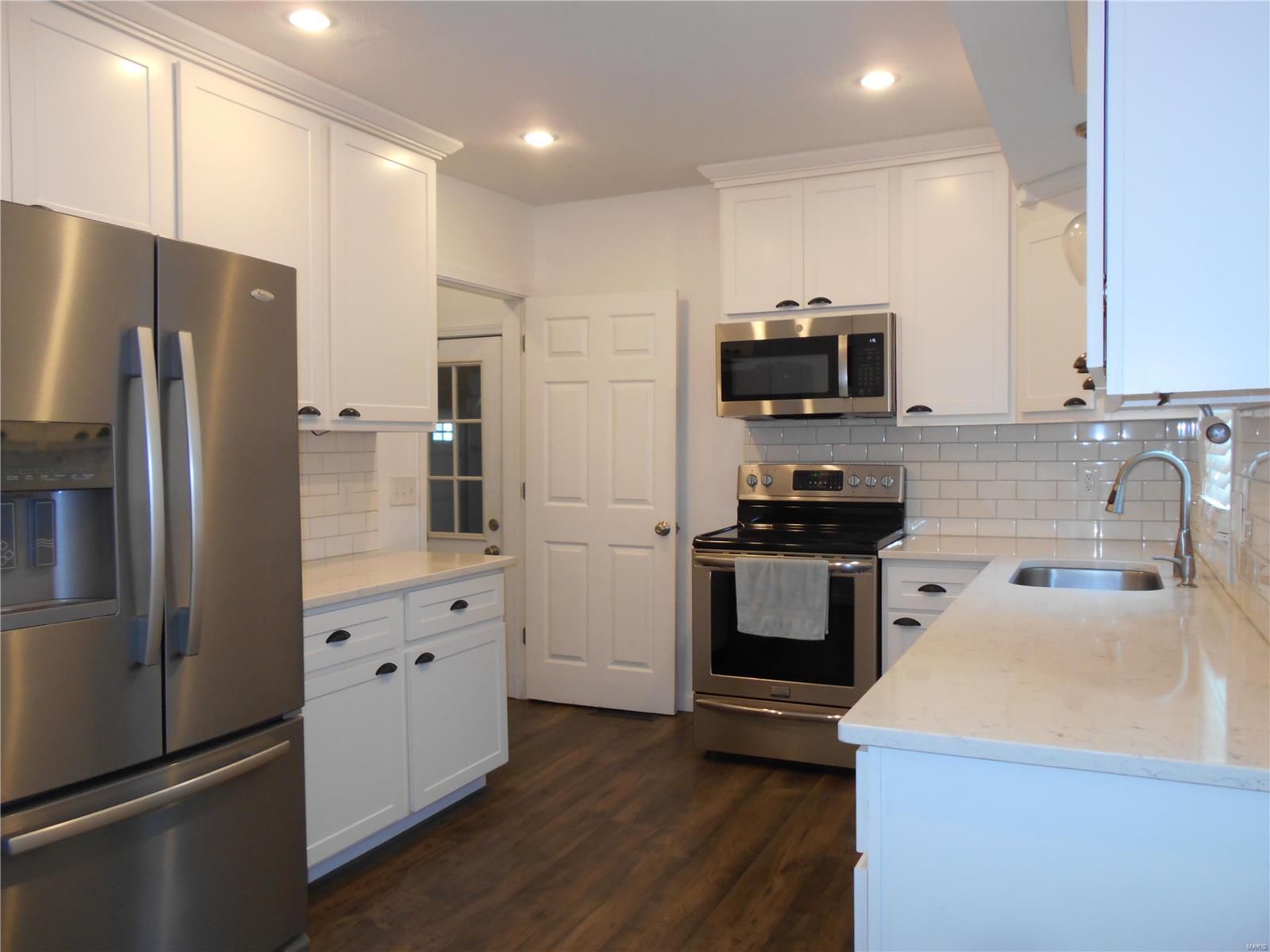 65 Riviera Drive Granite City, IL 62040 - Photo 3 of 19 Gallery Image 3