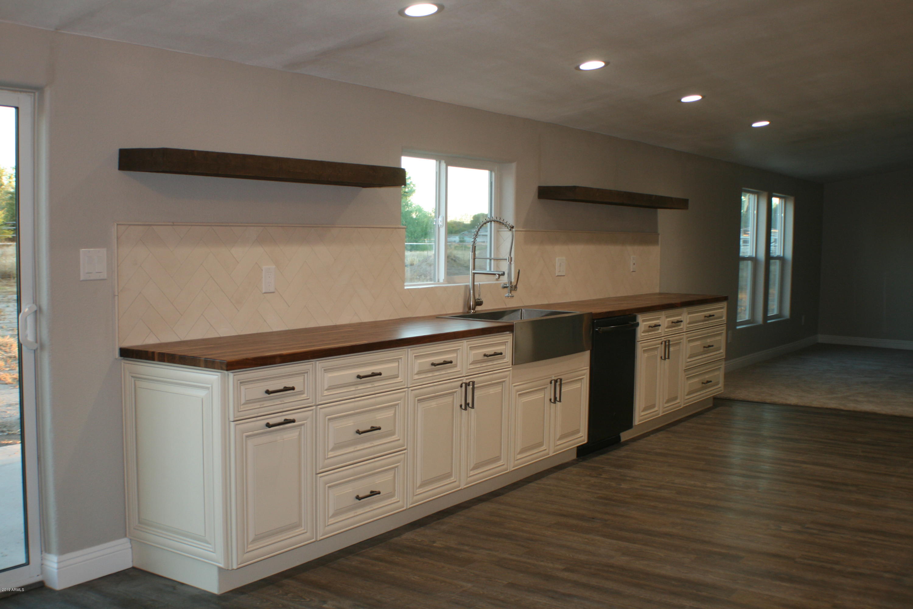 CUSTOM KITCHEN