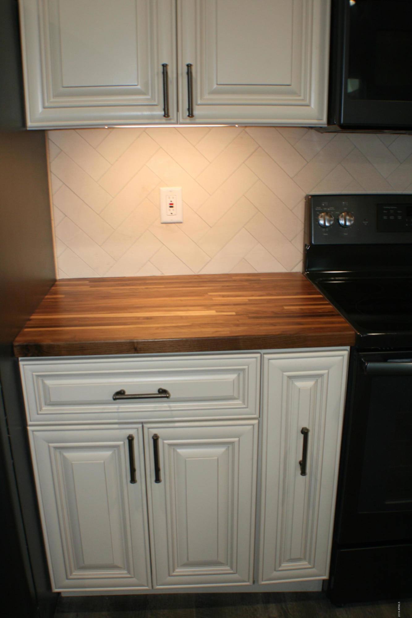 TILED BACK SPLASH