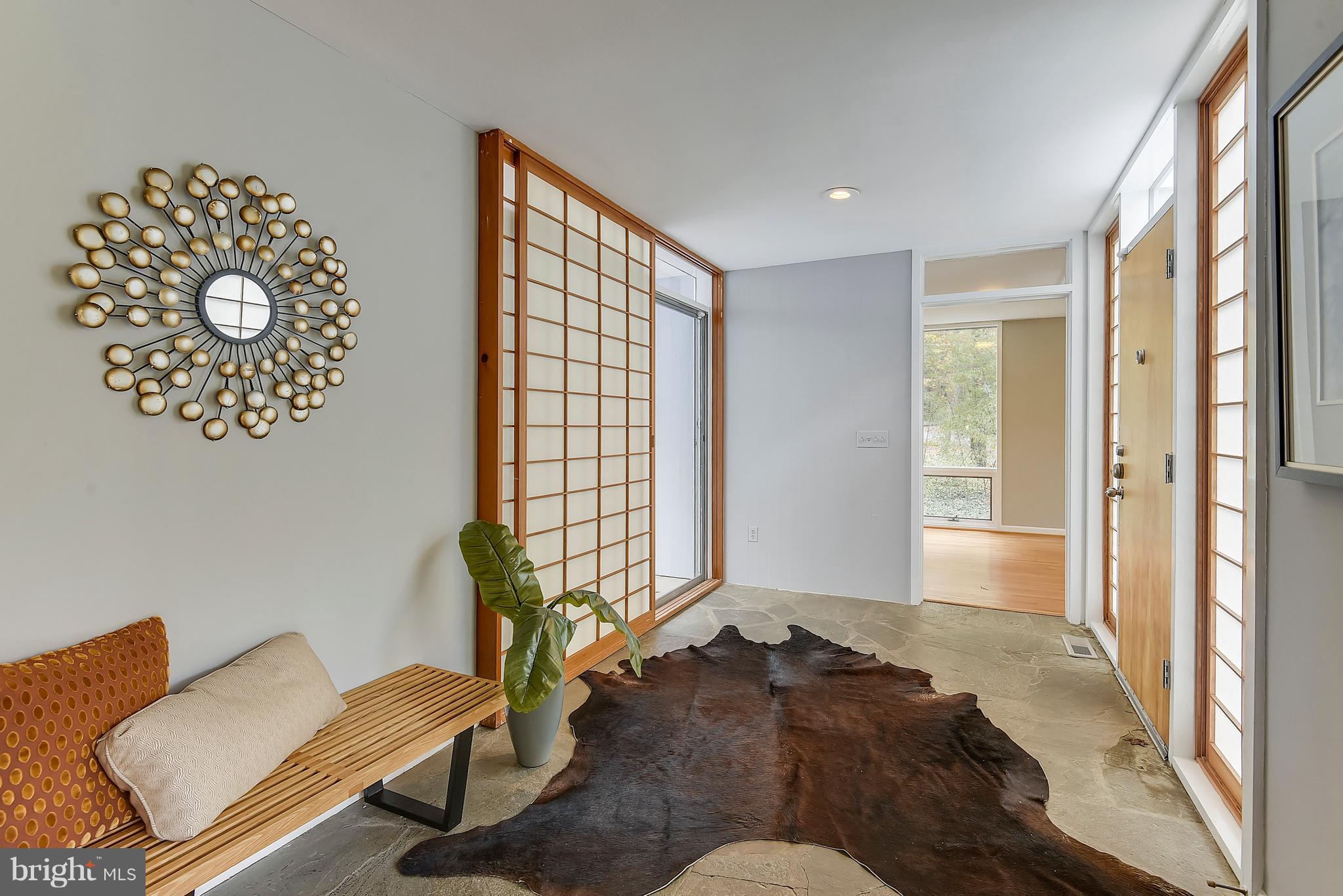 7212 Beechwood Road Alexandria, VA 22307 - Photo 3 of 30 Foyer