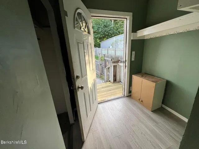 $1,250 | 98 Lincoln Street, Unit A, Pittsfield, MA 01201