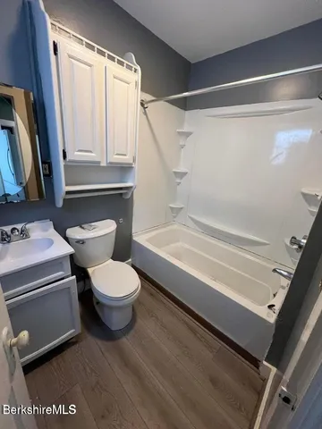 $1,250 | 98 Lincoln Street, Unit A, Pittsfield, MA 01201