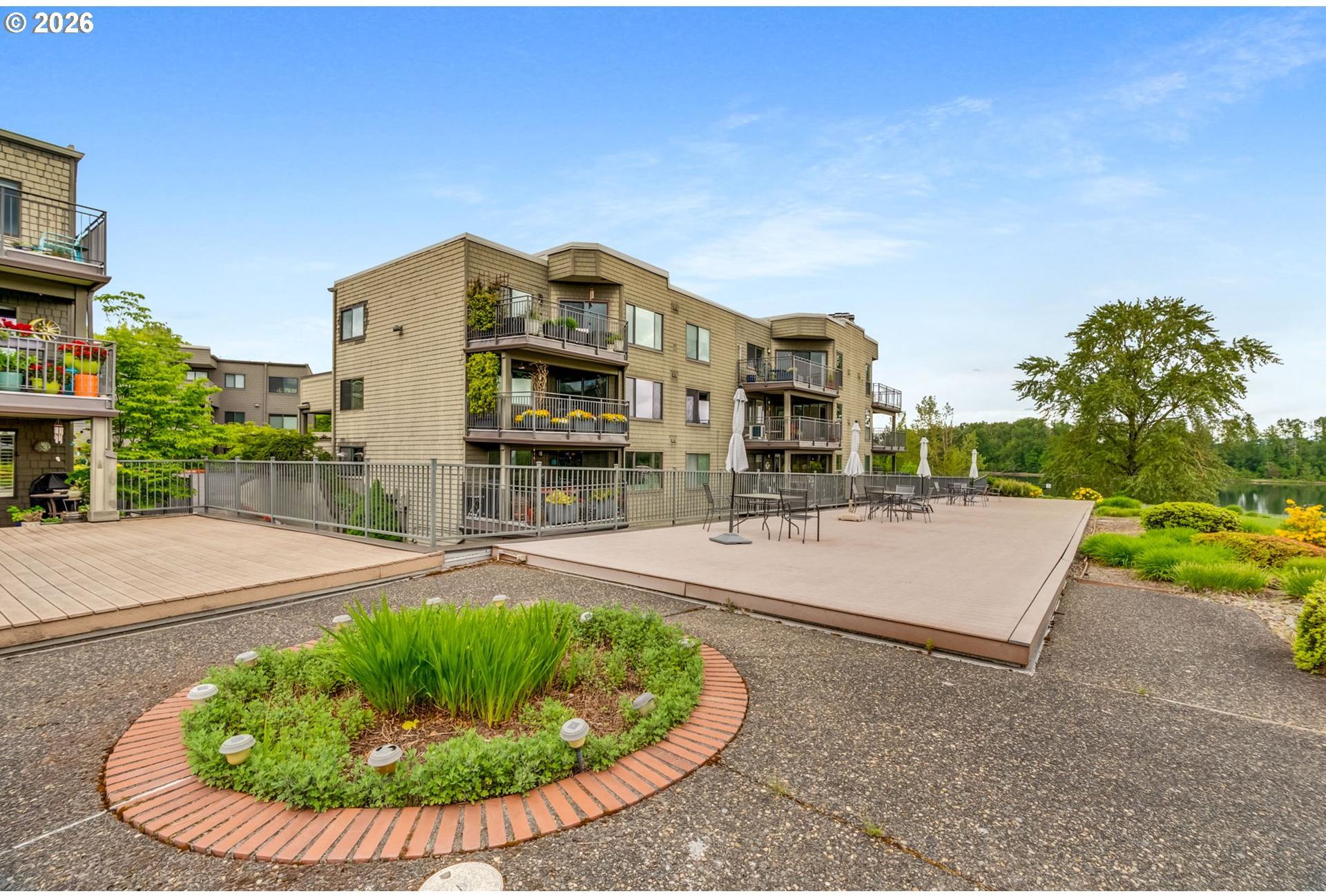 5624 South Riverside Lane, Unit 8 Portland, OR 97239 - Photo 32 of 41 Gallery Image 32