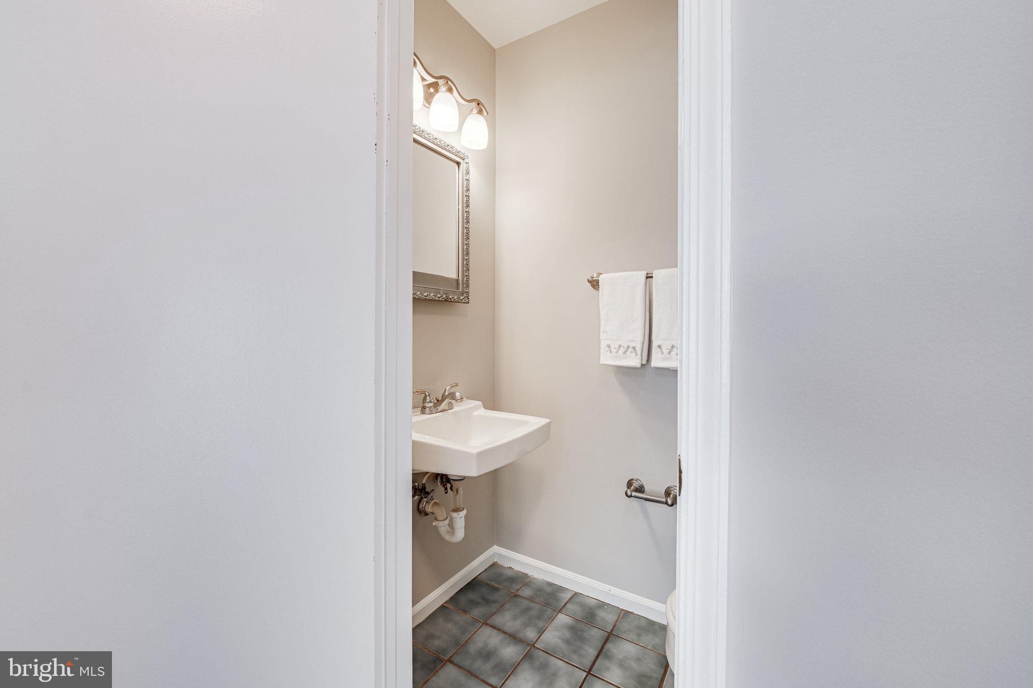 14500 Golden Oak Road Centreville, VA 20121 - Photo 16 of 32 Powder room