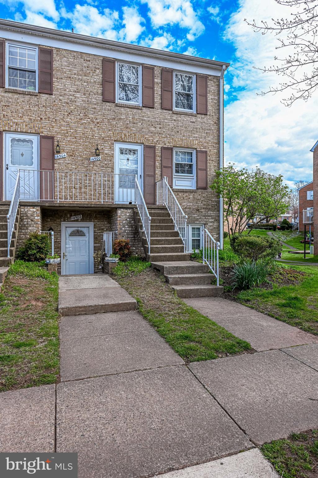 14500 Golden Oak Road Centreville, VA 20121 - Photo 2 of 32 Two side Brick house