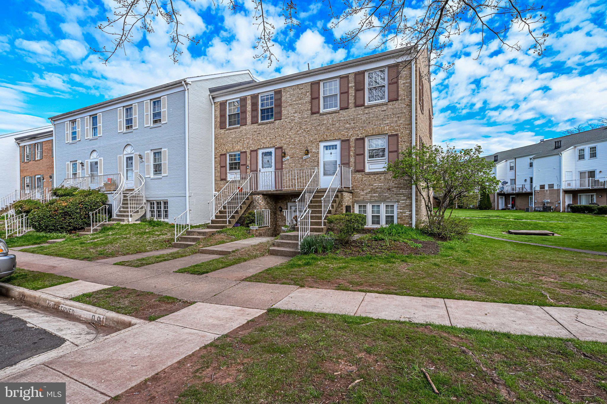 14500 Golden Oak Road Centreville, VA 20121 - Photo 3 of 32 End Unit