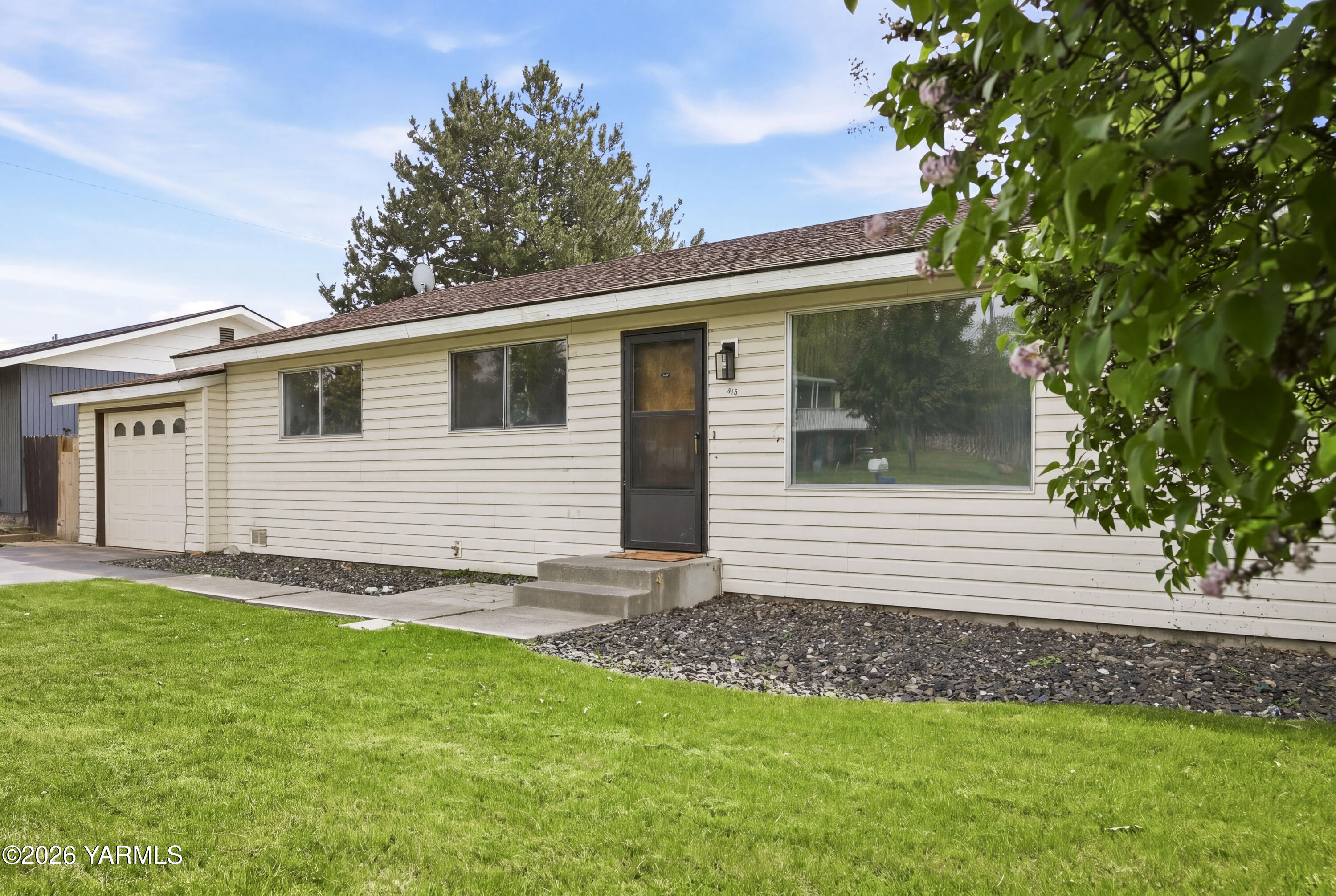 1816 Beacon Road Grandview, WA 98930 - Photo 2 of 40 1816 Beacon Rd 4.28.26 30