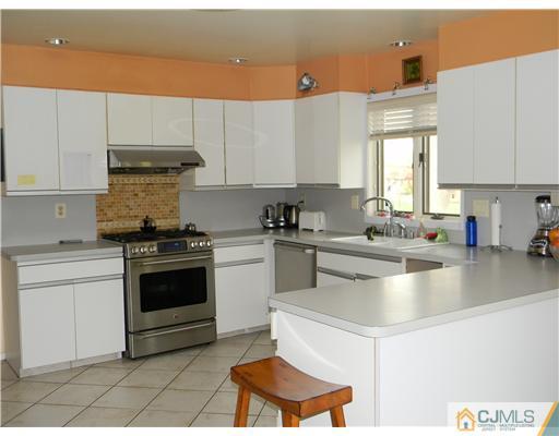 26 Cherokee Road East Brunswick, NJ 08816 - Photo 4 of 23 Gallery Image 4
