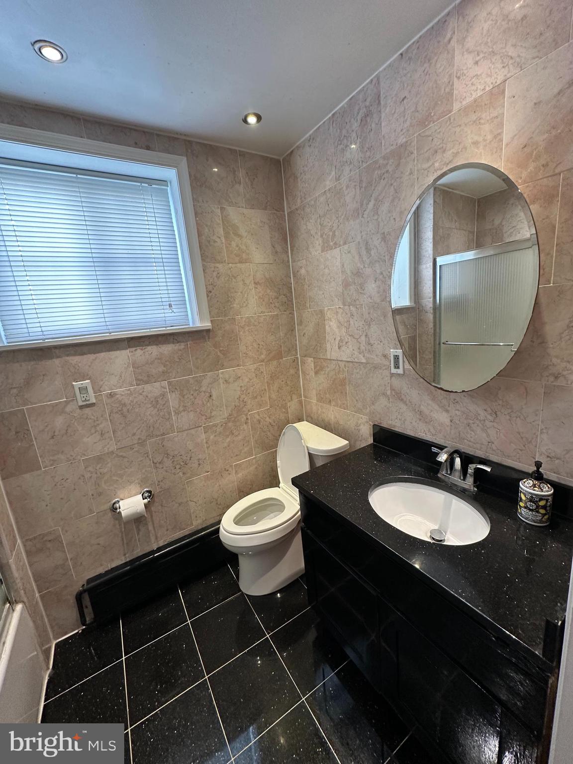 1505 Morris Street Philadelphia, PA 19145 - Photo 21 of 27 full bathroom