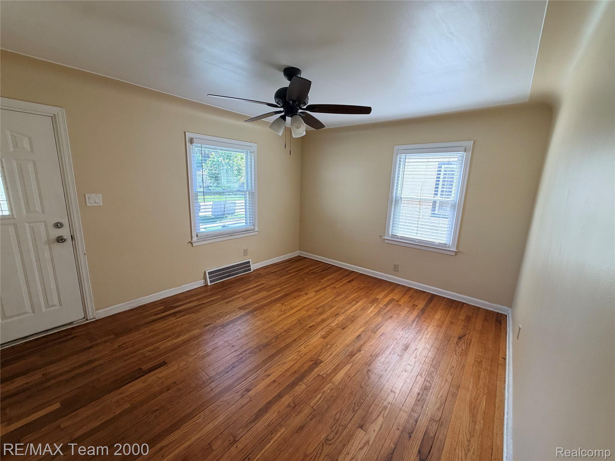 22959 Cleveland Street Dearborn, MI 48124 - Photo 2 of 12 IMG_5920.jpeg