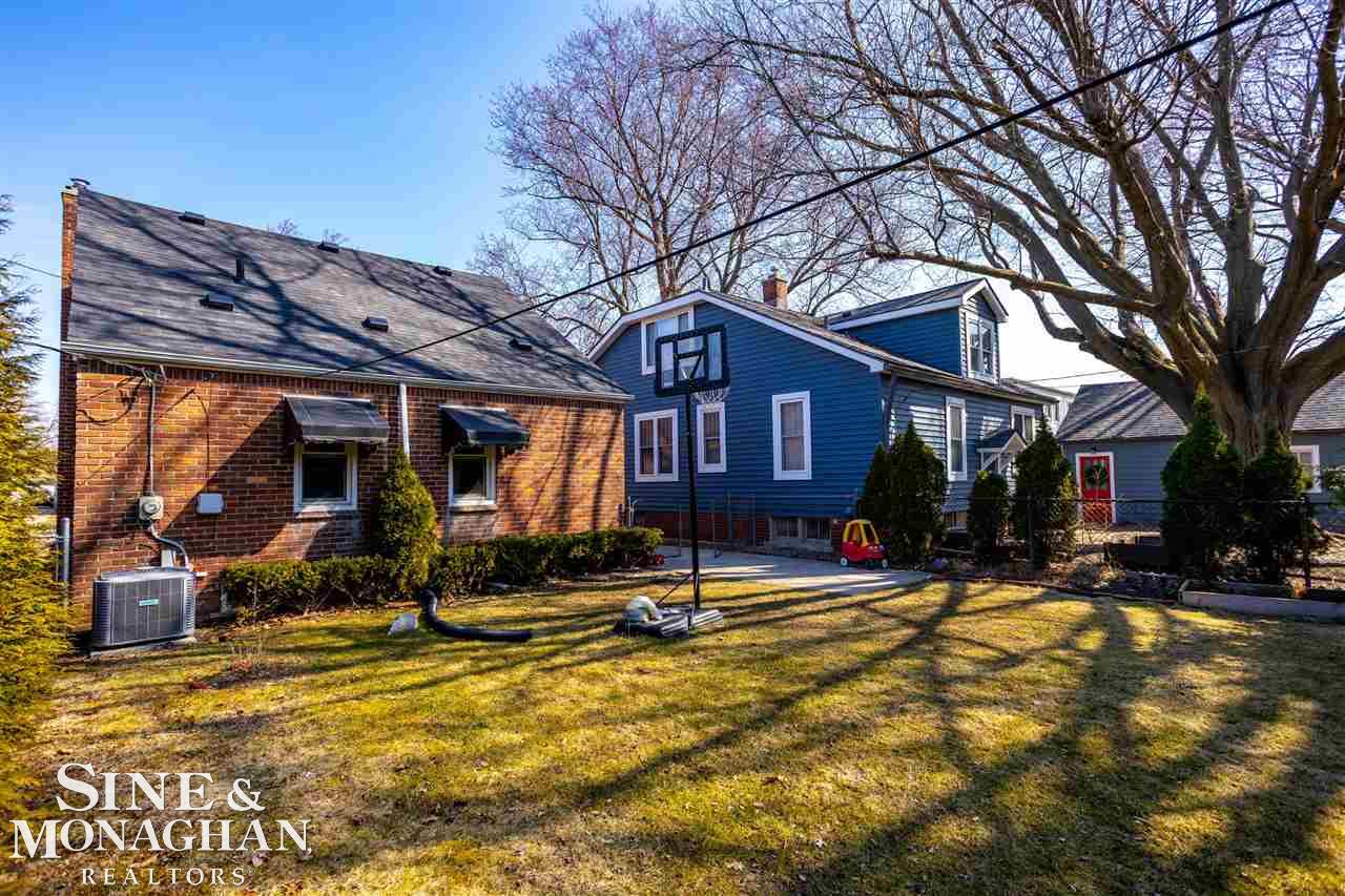 1977 Hawthorne Road Grosse Pointe Woods, MI 48236 - Photo 23 of 36