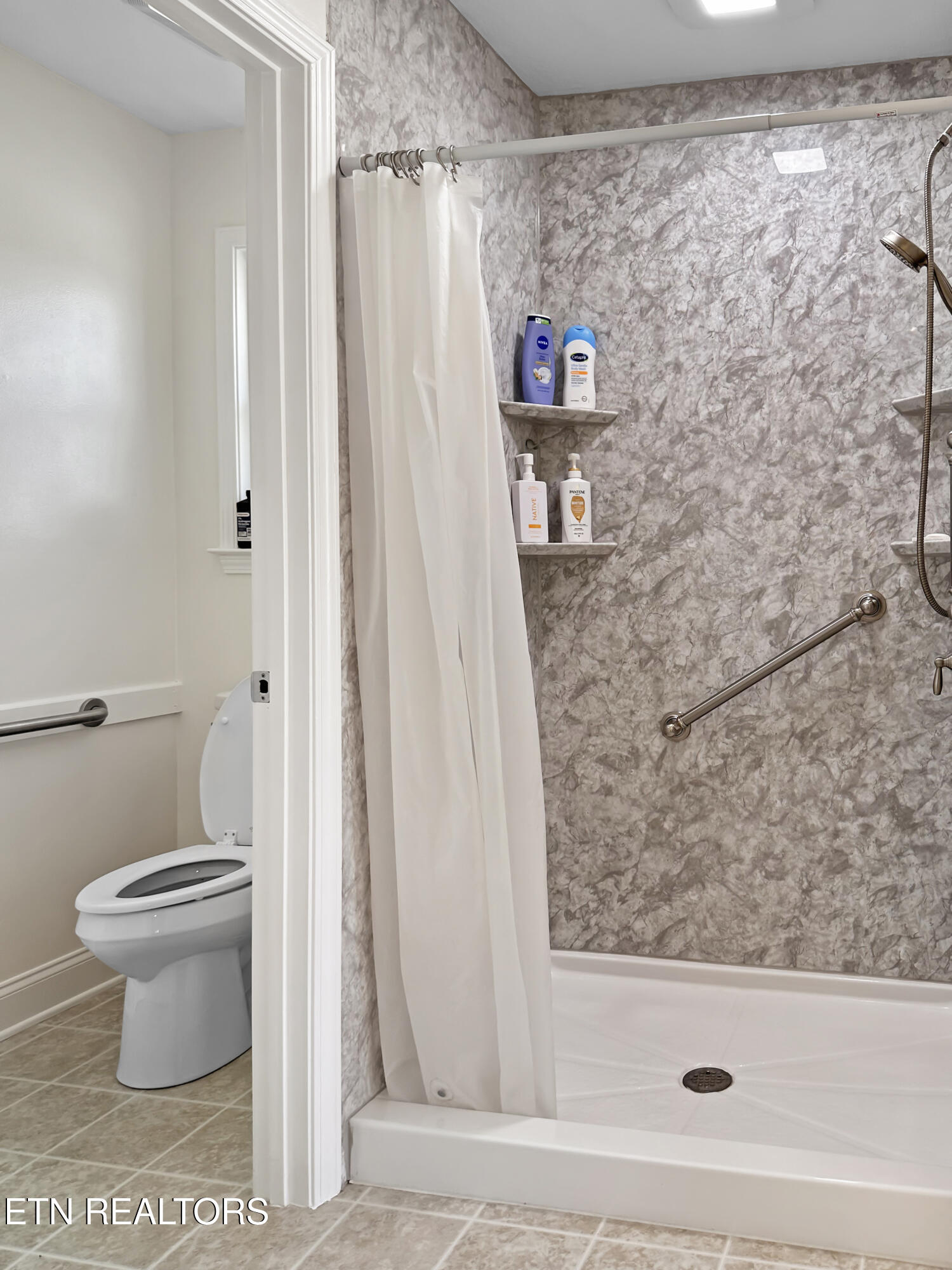 7341 Fort Apache Road Corryton, TN 37721 - Photo 10 of 28 Primary Bathroom