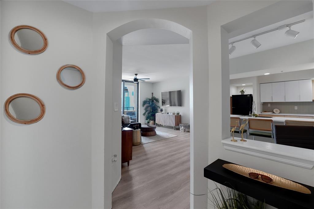 100 North Federal Highway, Unit 819 Fort Lauderdale, FL 33301 - Photo 5 of 36 a living room with furniture and a mirror