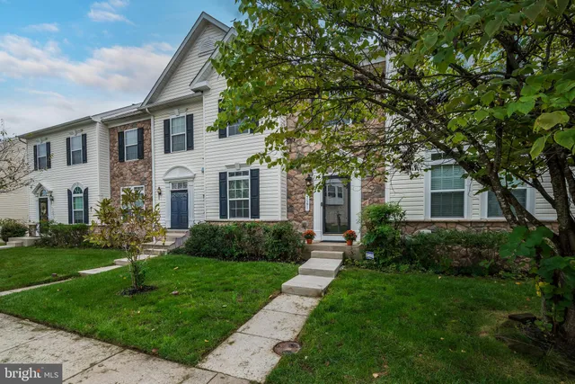 a picture of a wall with white walls