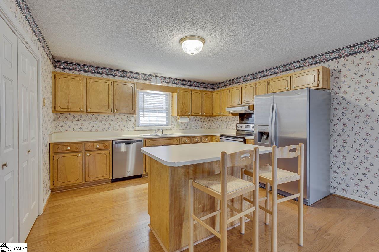 43 Rollingreen Road Greer, SC 29651 - Photo 4 of 41 Gallery Image 4