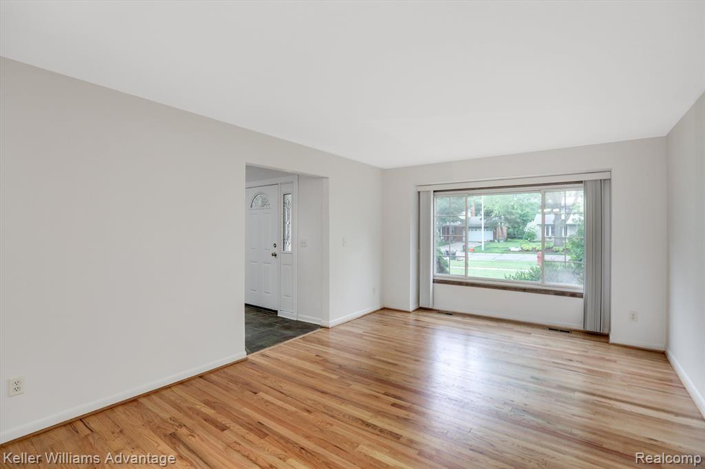 18408 Levan Road Livonia, MI 48152 - Photo 12 of 37 Gallery Image 12