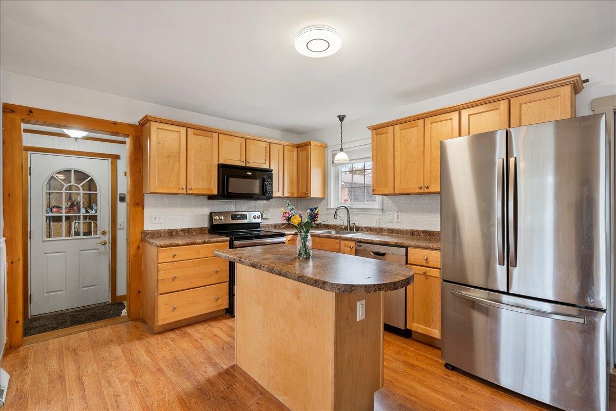 33 Russell Circle Milton, VT 05468 - Photo 14 of 40