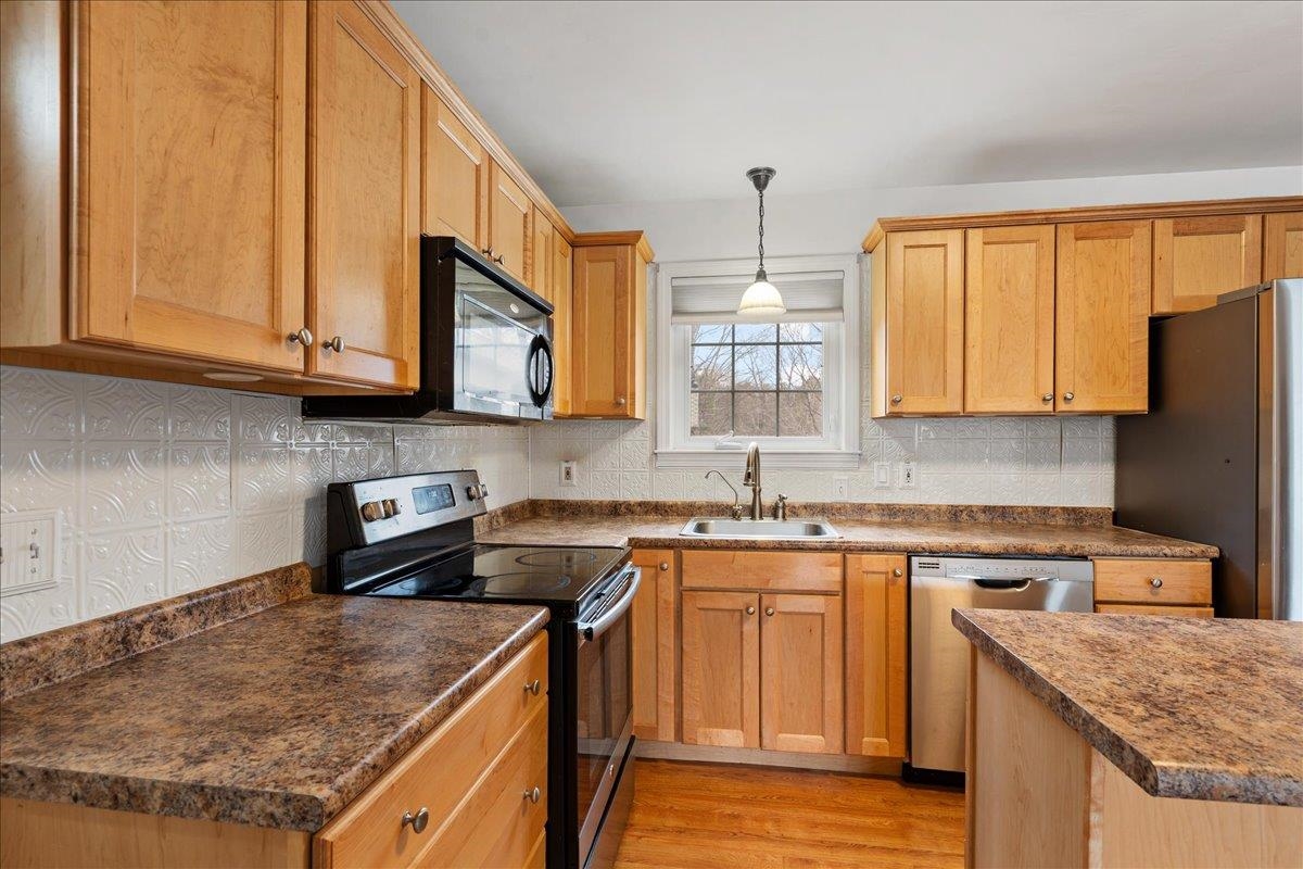 33 Russell Circle Milton, VT 05468 - Photo 16 of 40