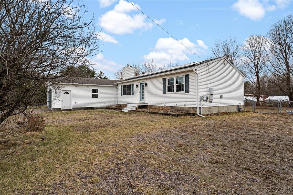 33 Russell Circle Milton, VT 05468 - Photo 4 of 40