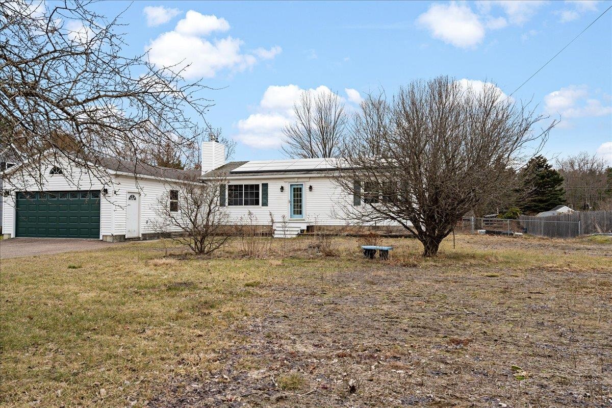 33 Russell Circle Milton, VT 05468 - Photo 5 of 40