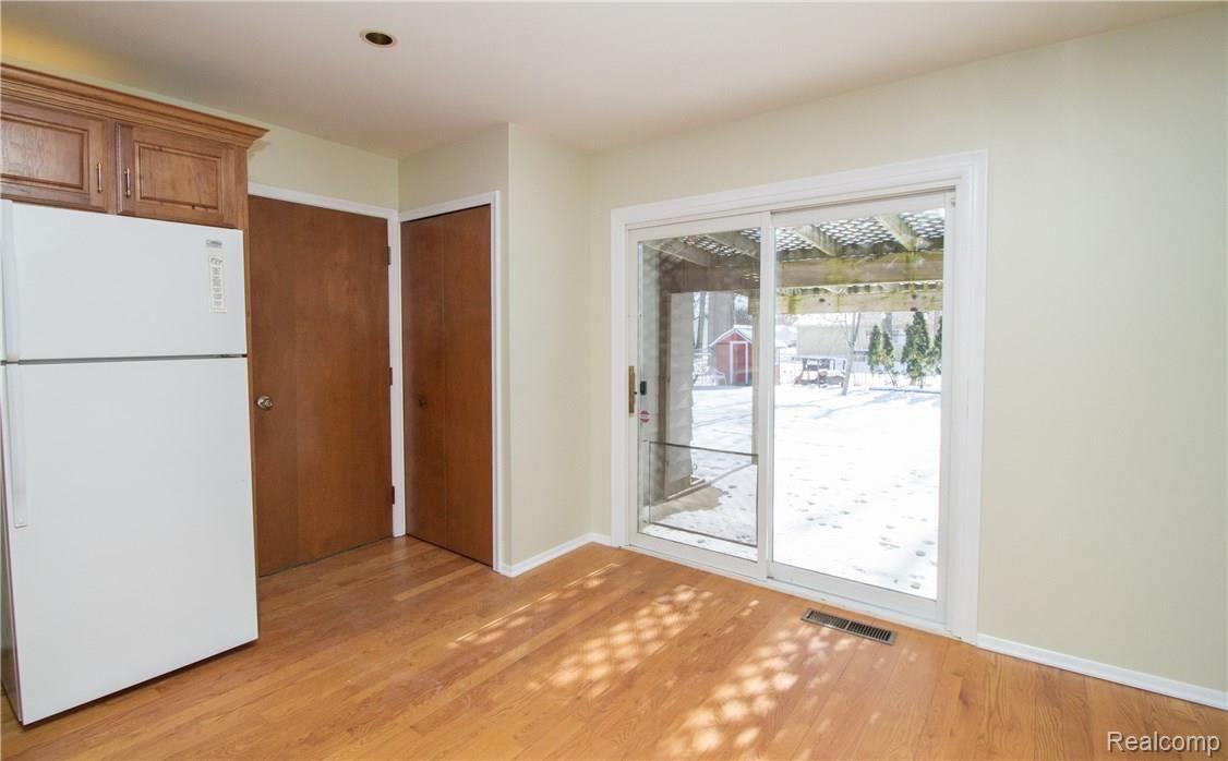 5501 Corunna Road Flint, MI 48532 - Photo 41 of 78 Kitchen14.jpg