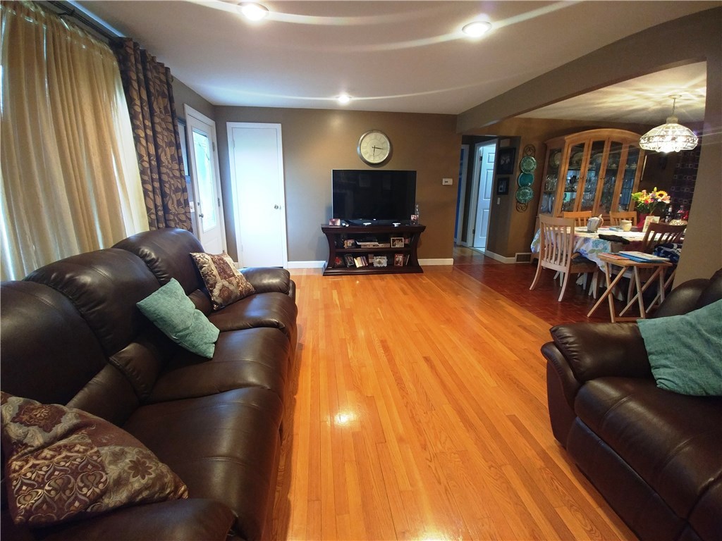 62 Colony Road East Providence, RI 02915 - Photo 5 of 23