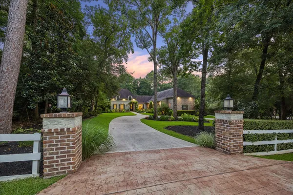 $1,075,000 | 10290 Paradise Valley Drive, Conroe, TX 77304