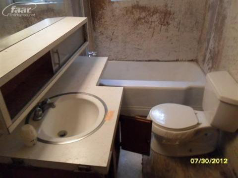 6171 East River Road Flushing, MI 48433 - Photo 7 of 12 20131465-6.JPG