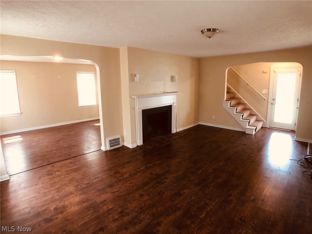 2092 Rossmoor Road Cleveland Heights, OH 44118 - Photo 3 of 25 Living room opens up to spacious formal dining room