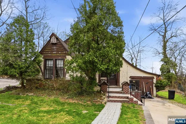 $390,000 | 192 Kings Court, Teaneck, NJ 07666