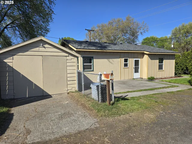 $295,000 | 3208 West 7th Street, The Dalles, OR 97058