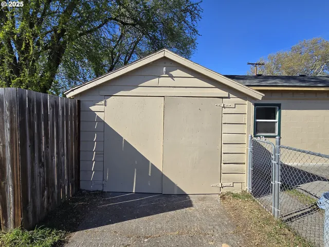 $295,000 | 3208 West 7th Street, The Dalles, OR 97058