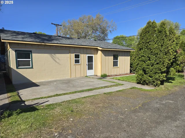 $295,000 | 3208 West 7th Street, The Dalles, OR 97058