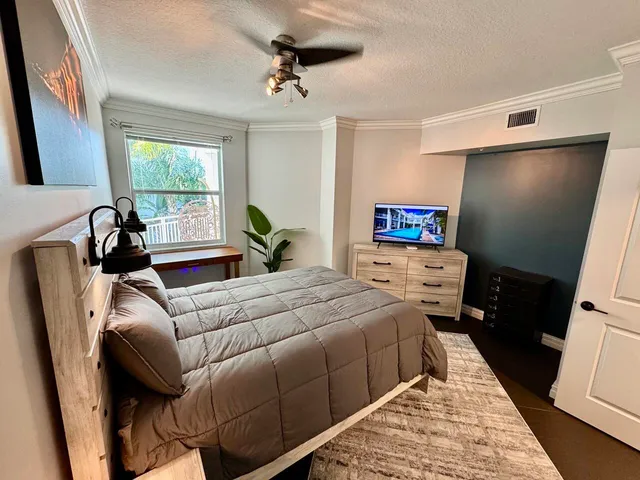 $5,250 | 815 Northwest Flagler Avenue, Unit 206, Stuart, FL 34994