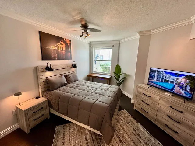 $5,250 | 815 Northwest Flagler Avenue, Unit 206, Stuart, FL 34994