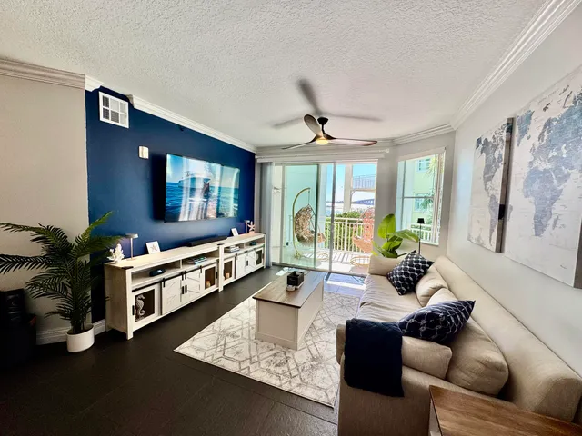 $5,250 | 815 Northwest Flagler Avenue, Unit 206, Stuart, FL 34994
