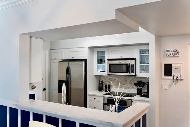 $5,250 | 815 Northwest Flagler Avenue, Unit 206, Stuart, FL 34994