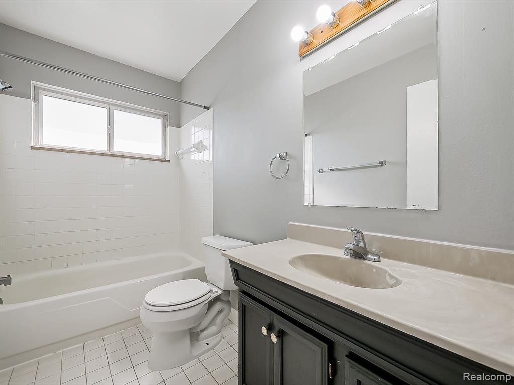 121 East Van Riper Road, Unit 6 Fowlerville, MI 48836 - Photo 16 of 23