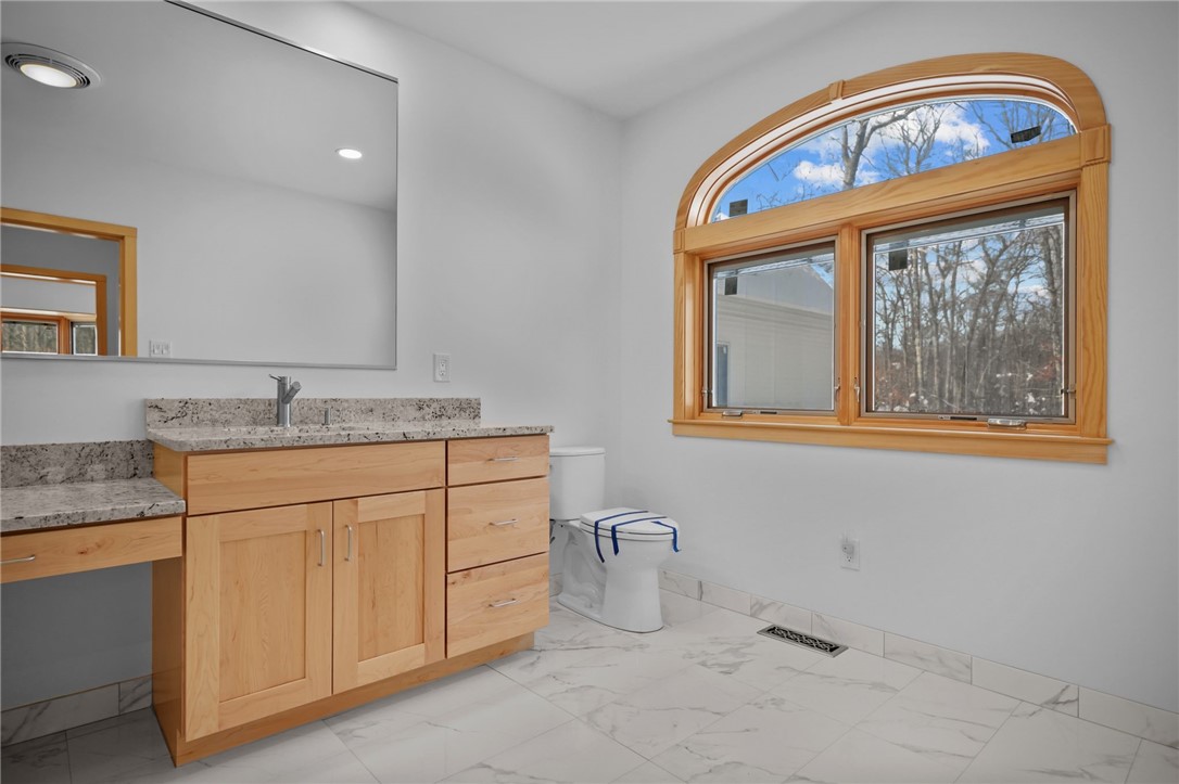 22 West Farm Road Smithfield, RI 02917 - Photo 33 of 42 Primary en-suite