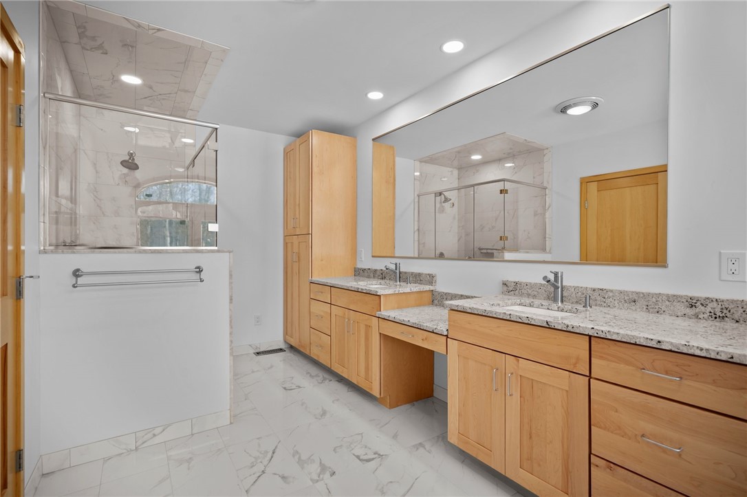 22 West Farm Road Smithfield, RI 02917 - Photo 34 of 42 Primary en-suite