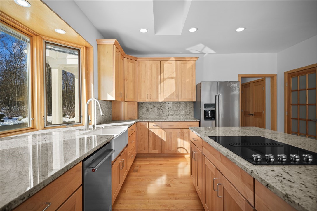 22 West Farm Road Smithfield, RI 02917 - Photo 8 of 42