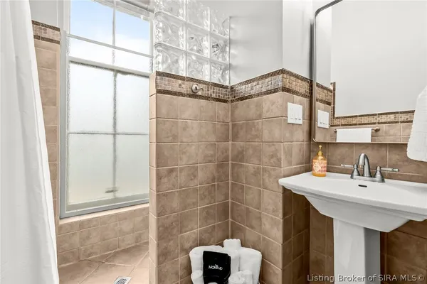 $989,900 | 1206 East Main Street, New Albany, IN 47150