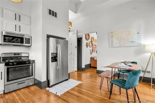 $989,900 | 1206 East Main Street, New Albany, IN 47150