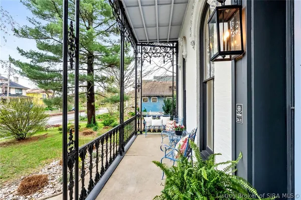 $989,900 | 1206 East Main Street, New Albany, IN 47150