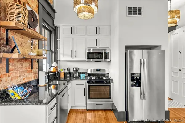 $989,900 | 1206 East Main Street, New Albany, IN 47150