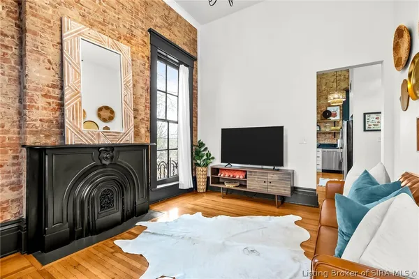 $989,900 | 1206 East Main Street, New Albany, IN 47150