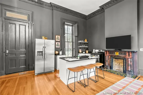 $989,900 | 1206 East Main Street, New Albany, IN 47150